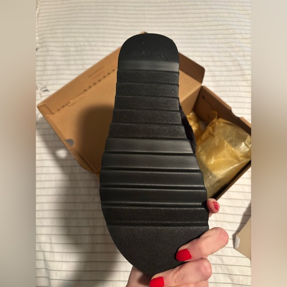 BNIB Koolaburra by Ugg Fur sandals - Picture 8 of 11